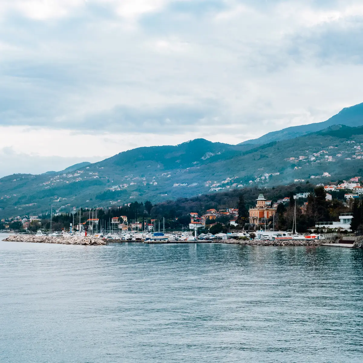 Meeresfront von Opatija in Kroatien